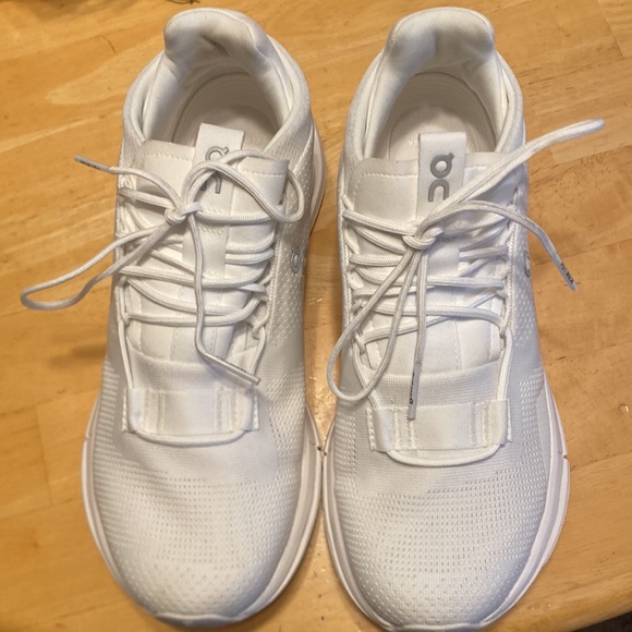 On running  cloud away sneaker - Picture 2 of 5